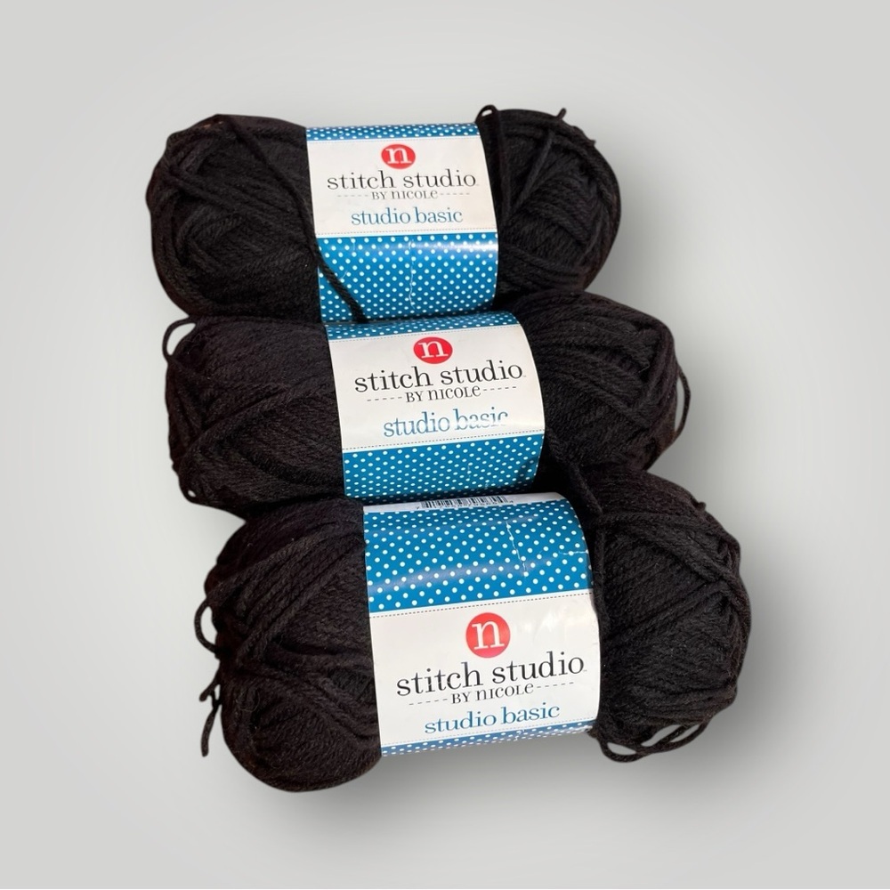 Lot/3 Stitch Studio Raven Yarn